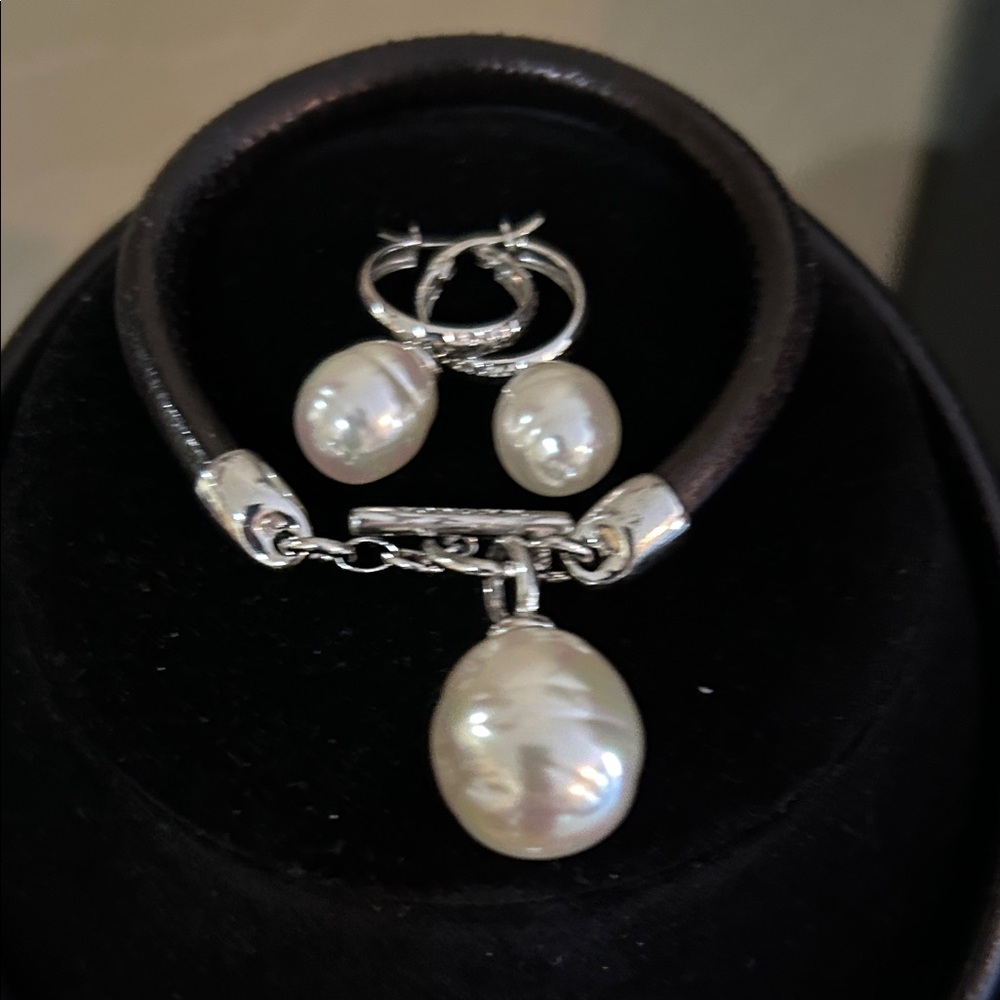 Elegant Black and Silver Pearl Majorica Jewelry Set - Picture 10 of 12